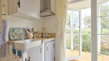 Design Studio, 1 King Bed, Patio, Courtyard View | Private kitchenette | Fridge, coffee/tea maker, cookware/dishes/utensils