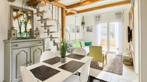 Apartamento | Servicio de comidas en la habitación