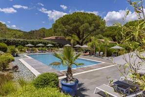 Seasonal outdoor pool, open 9:00 AM to 8:00 PM, pool umbrellas - Les Pins de Santa Giulia (Porto-Vecchio)