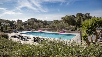 Outdoor pool, pool umbrellas, sun loungers