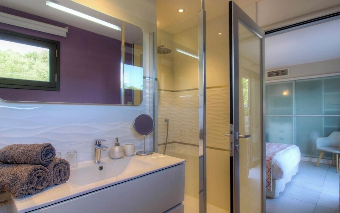 Double Room, Terrace (Mauve) | Bathroom