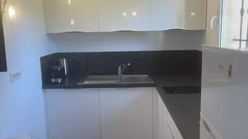 Standard Apartment | Private kitchen | Fridge, microwave, electric kettle, toaster