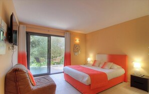Superior-Dreibettzimmer, 1 Doppelbett | 1 Schlafzimmer, individuell dekoriert, individuell eingerichtet