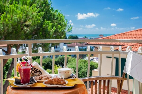 Dreibettzimmer, Balkon | Terrasse/Patio
