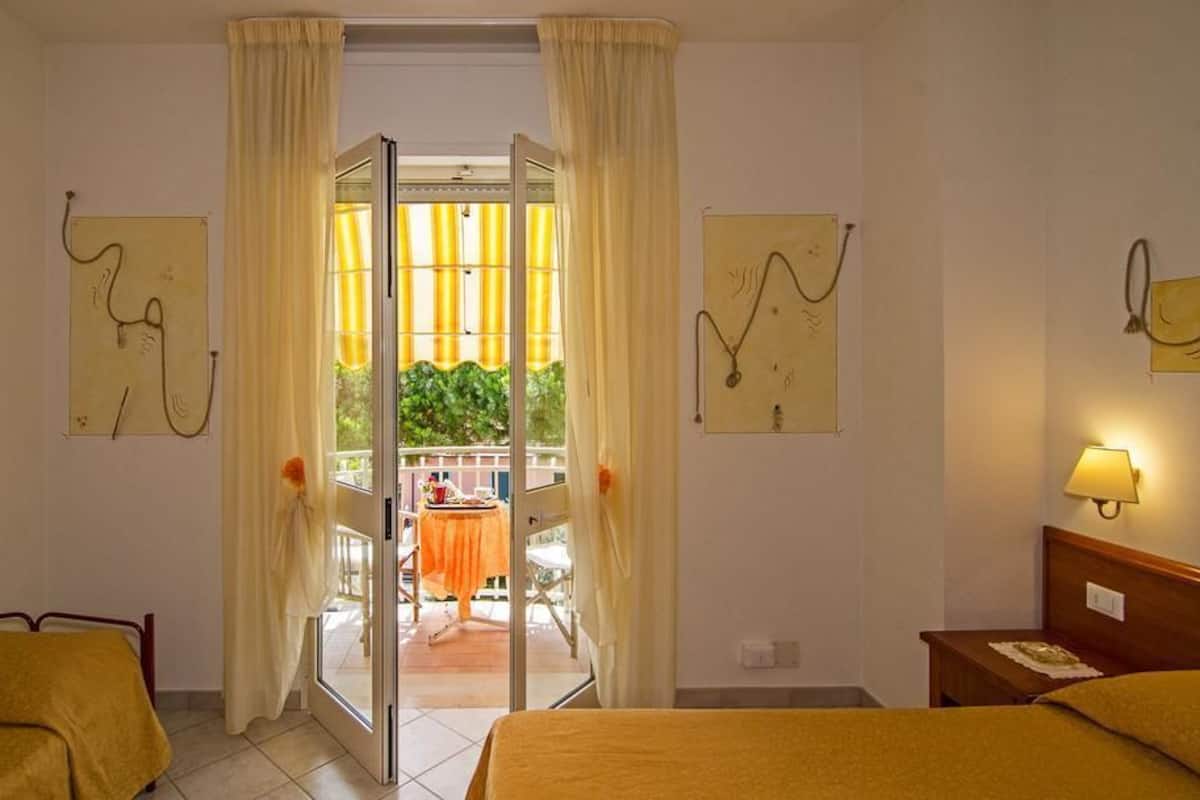 Triple Room, Balcony | Desk, free WiFi, bed sheets