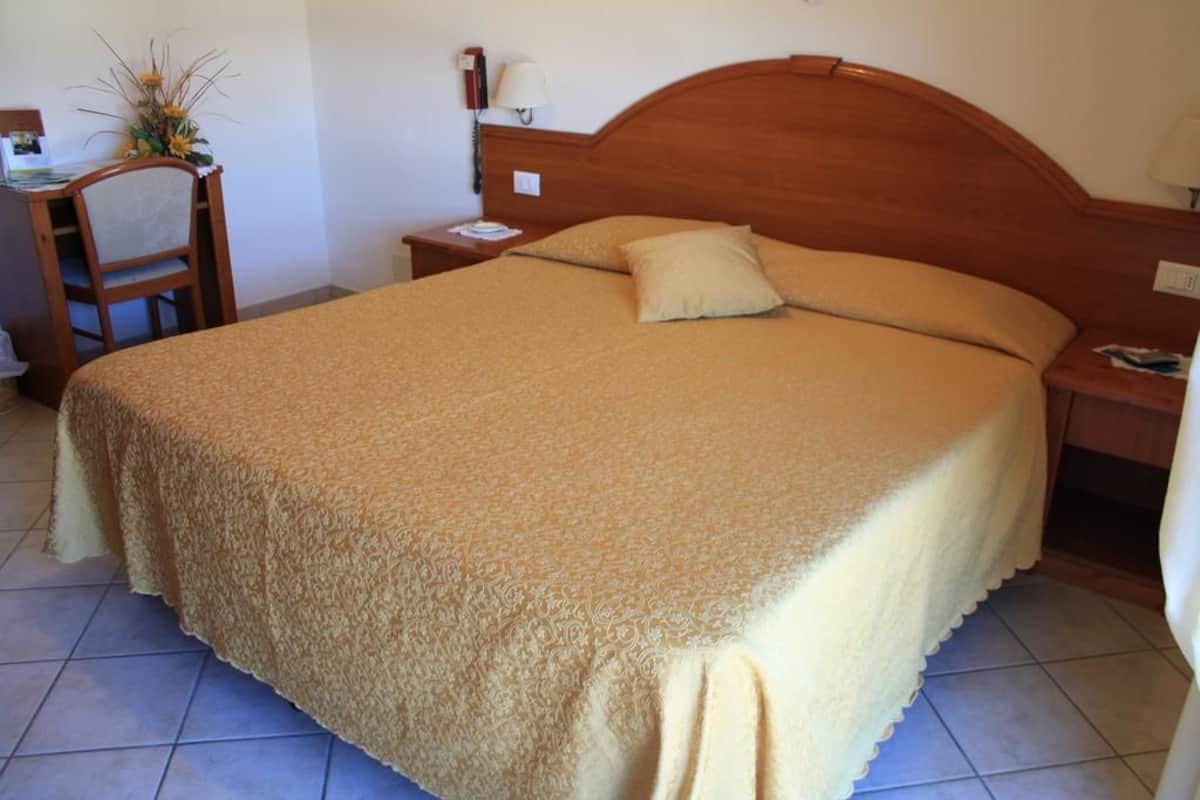 Double Room | Desk, free WiFi, bed sheets