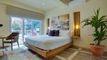 Studio, uitzicht op oceaan | Een kluis op de kamer, gratis wifi, beddengoed