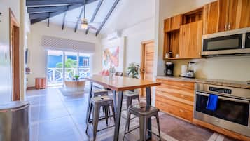Condo, 3 habitaciones, frente al océano | Cocina privada | Cafetera y tetera