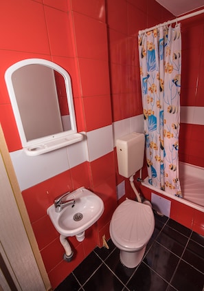 Regadera, amenidades de baño gratuitas, toallas