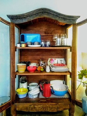 Tepui Studio | Eigene Küche | Kühlschrank, Mikrowelle, Ofen, Herdplatte
