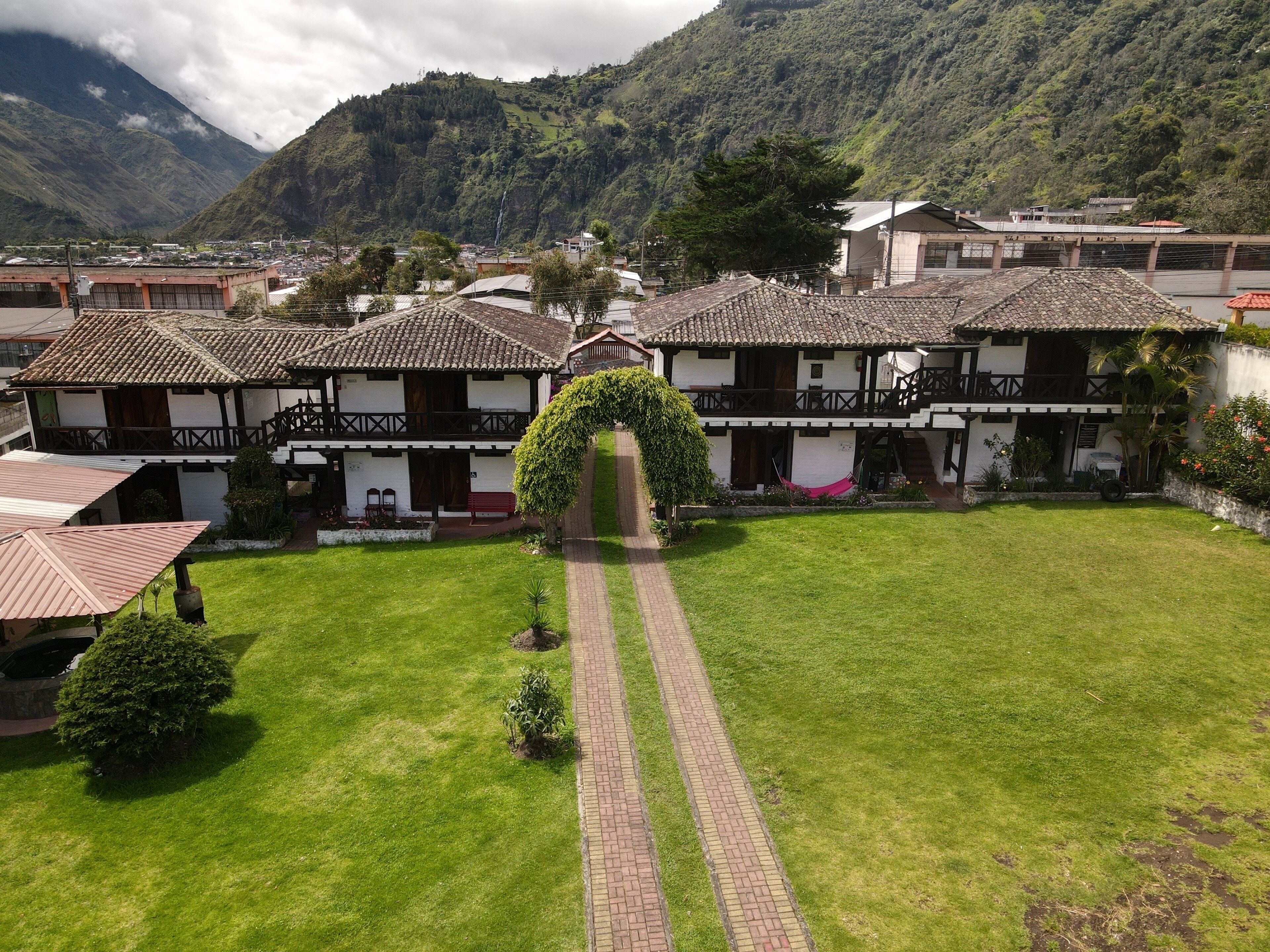 Vista frontal de la propiedad