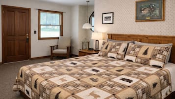 Chambre, 1 très grand lit, rez-de-chaussée | Bureau, fer et planche à repasser, accès au Wi-Fi (inclus)