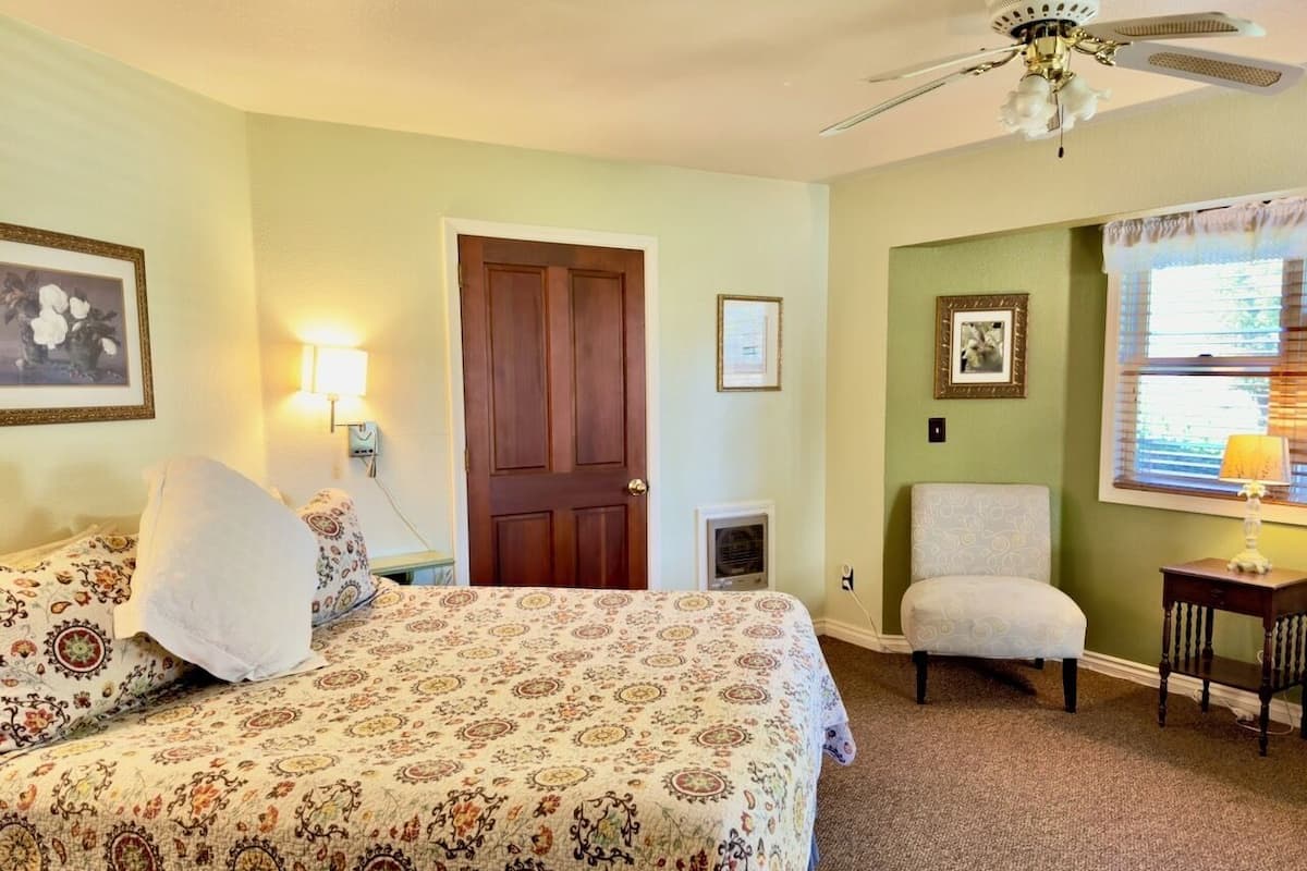 Meadow View Room, 1 King Bed, Jetted Tub, Ground Floor | Desk, iron/ironing board, free WiFi, bed sheets