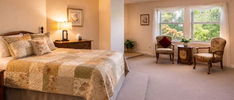 Chambre, 1 trĂšs grand lit | Bureau, fer et planche Ă repasser, Wi-Fi gratuit, draps fournis