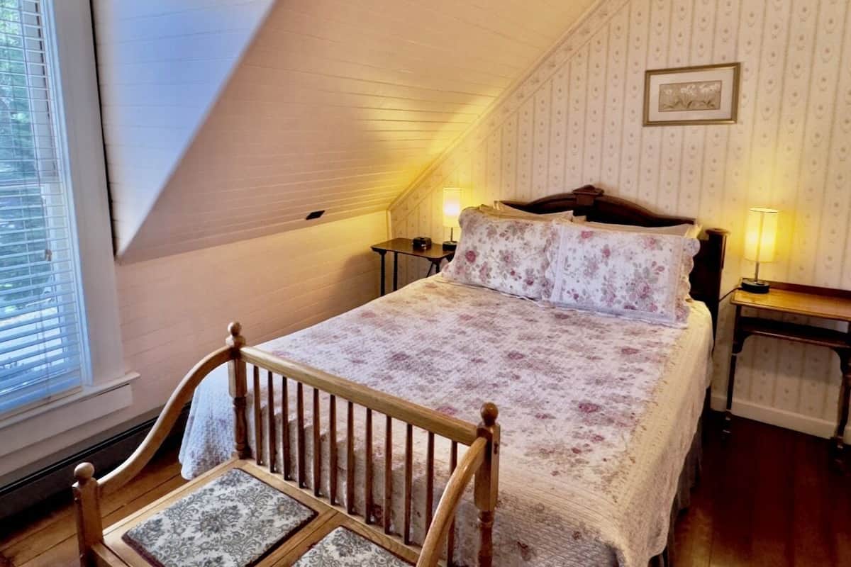 Desk, iron/ironing board, free WiFi, bed sheets