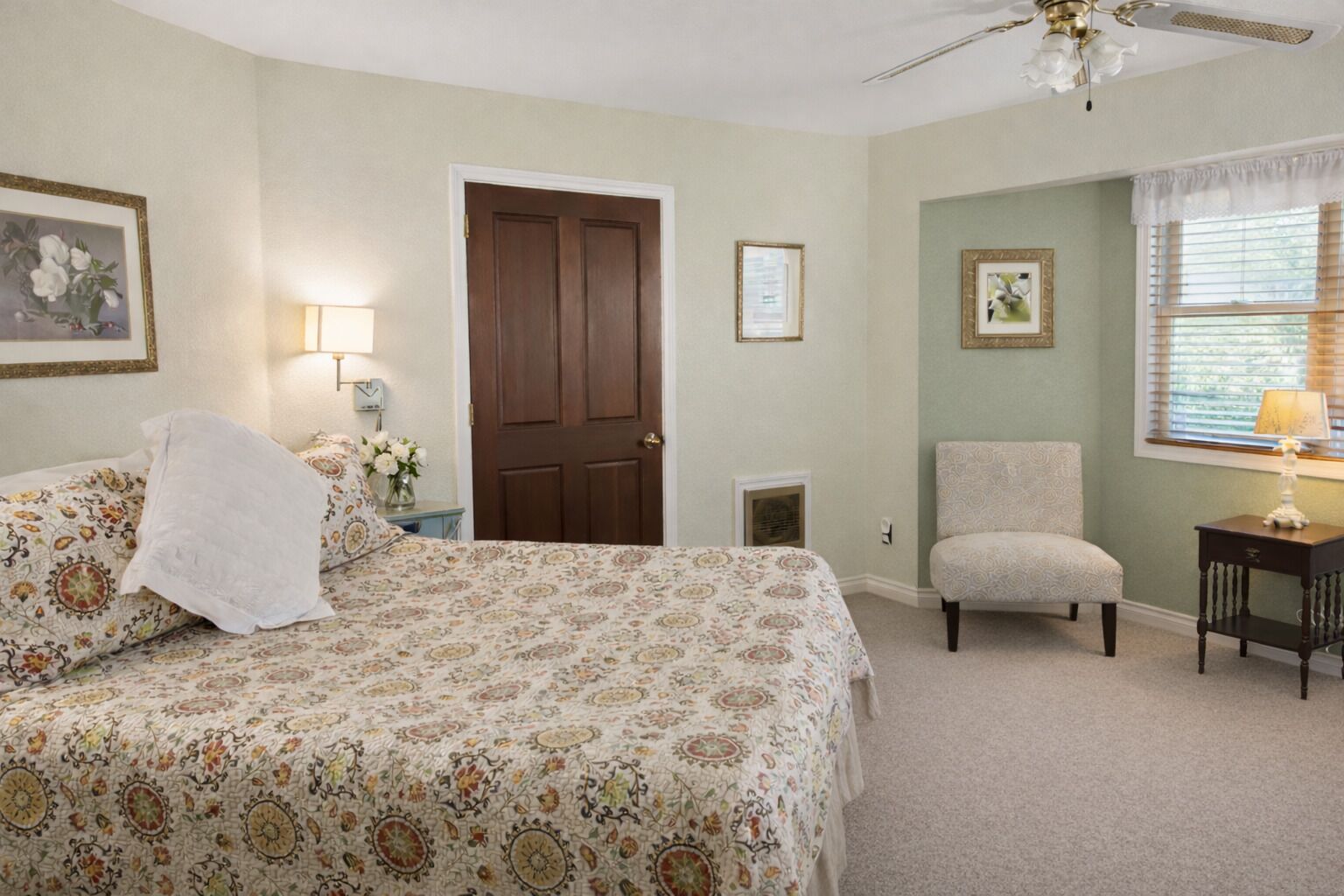 Meadow View Room, 1 King Bed, Jetted Tub, Ground Floor | Desk, iron/ironing board, free WiFi, bed sheets