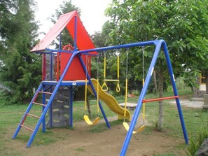 Zona de juegos infantil al aire libre