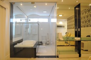 Elite Apartment, Bathtub