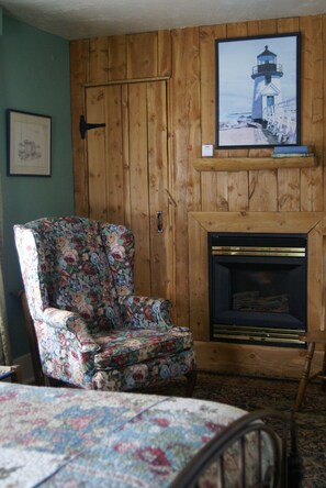 Room, Private Bathroom (Emerald Room)