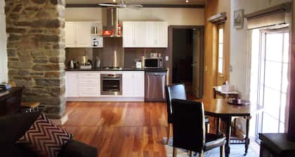 1860 Wine Country Cottages