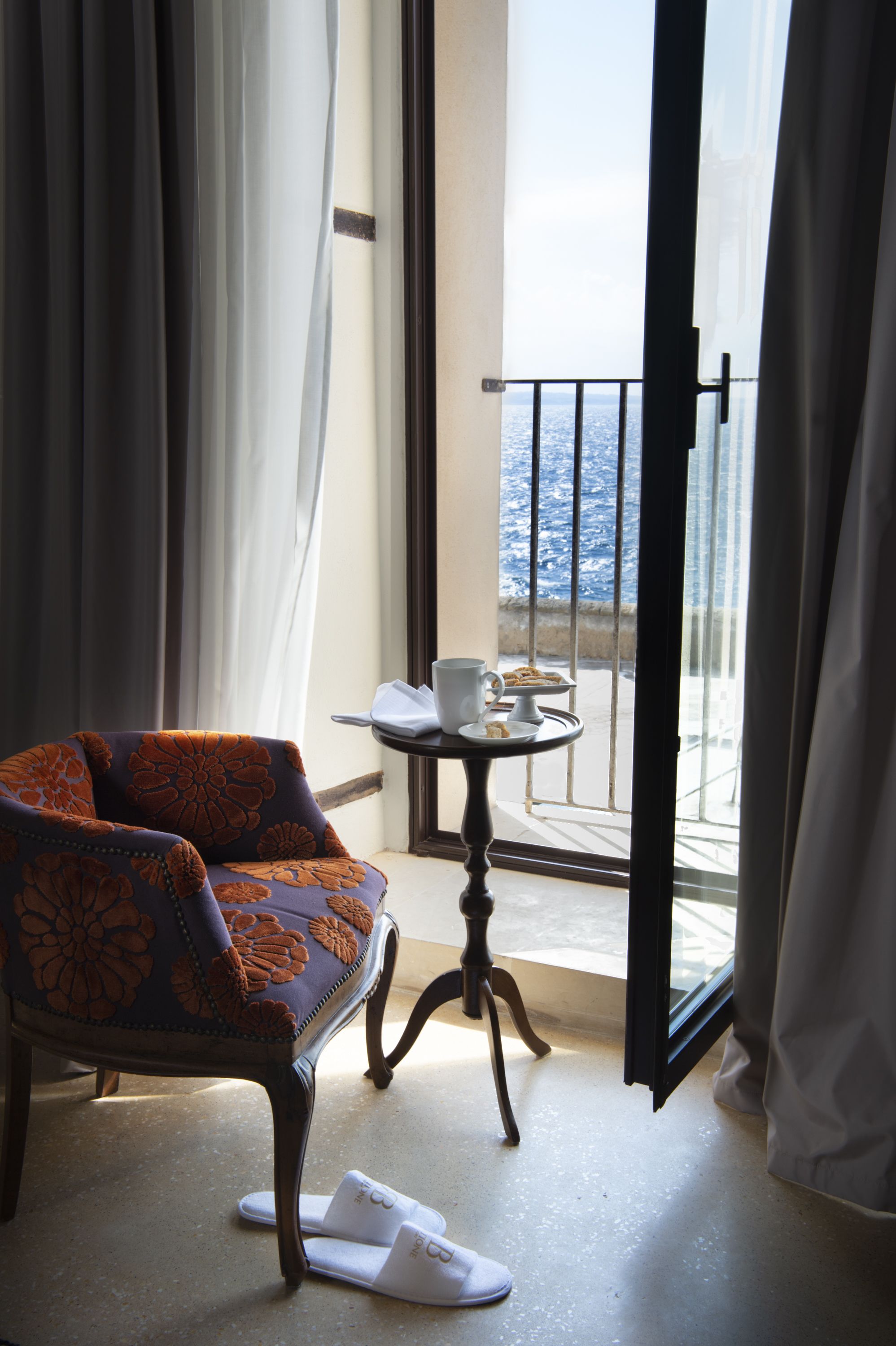 suite, sea view | premium bedding, minibar, in-room safe, desk