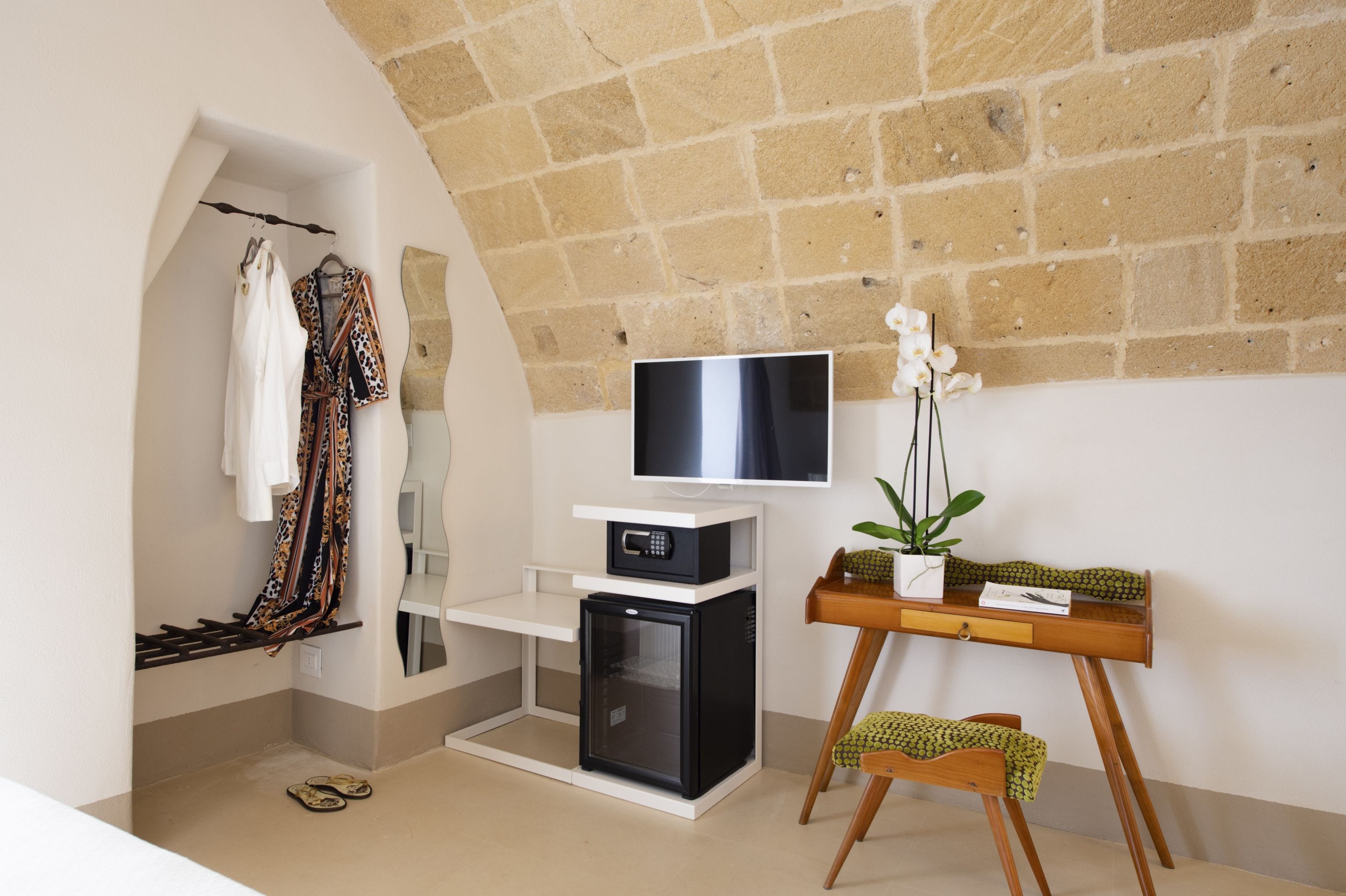 double room, accessible | premium bedding, minibar, in-room safe, desk