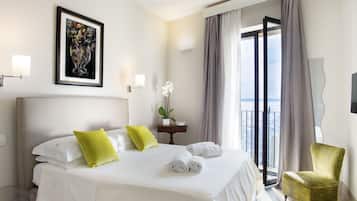 Classic-Doppelzimmer, eingeschränkter Meerblick | Hochwertige Bettwaren, Minibar, Zimmersafe, Schreibtisch