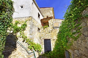 Exterior - Villa Luna house whit the pool in heart of Motovun (Motovun)