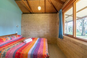 3 quartos, ferros/tábuas de passar roupa, berço de viagem
