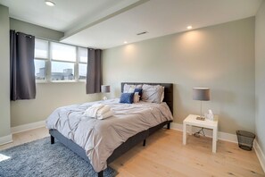 4 bedrooms, iron/ironing board, WiFi, bed sheets - MODERN LUX Townhome w/Roof Deck + Crib & High Chair (Philadelphia)