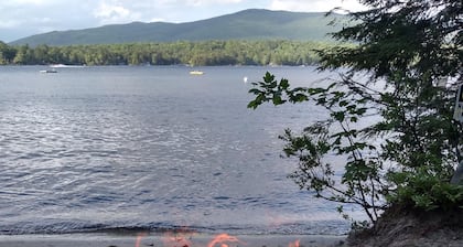 Lemmikkieläinystävällinen, oma hiekkaranta / laituri, Spectacular Winnipesaukee -järvi / -vuori
