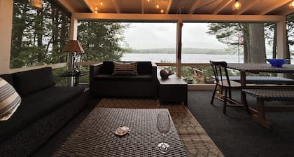 Pet friendly, private sandy beach/dock, Spectacular Winnipesaukee Lake/Mountain