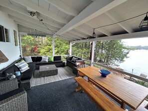 屋外ダイニングエリア