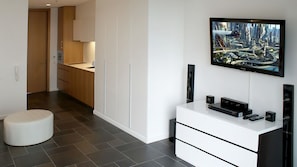 Appartement, 1 slaapkamer | Een kluis op de kamer, een strijkplank/strijkijzer, gratis wifi