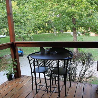 Parkers Hideaway on the White River / Redbud Cabin, 200 feet from the River