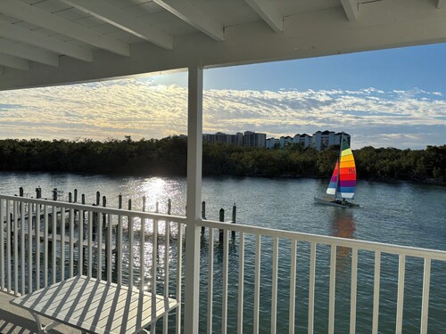 Pavillion Club Condo with dock and pool on the Gulf.  Discount on extended stays