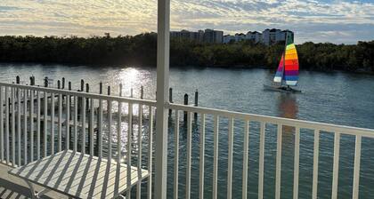 Pavillion Club Condo with dock and pool on the Gulf. Discount on extended stays