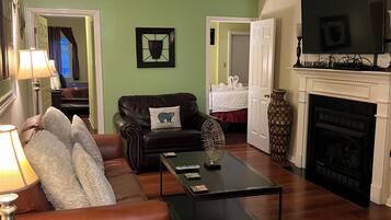 Smart TV, fireplace, Netflix, DVD player