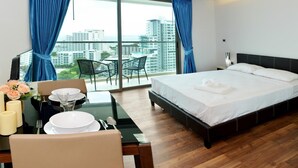 In-room safe, WiFi (free) - Peak Tower (Pattaya)