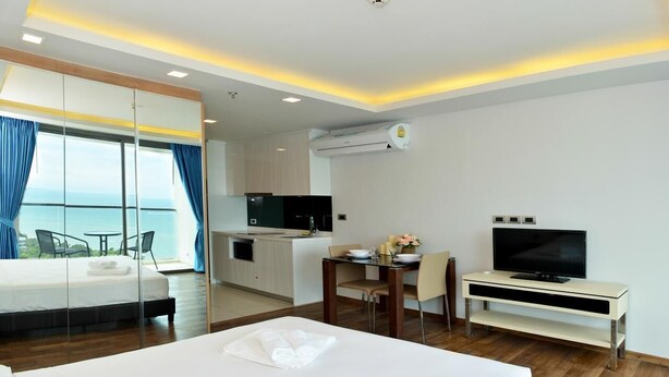 In-room safe, WiFi (free) - Peak Tower (Pattaya)