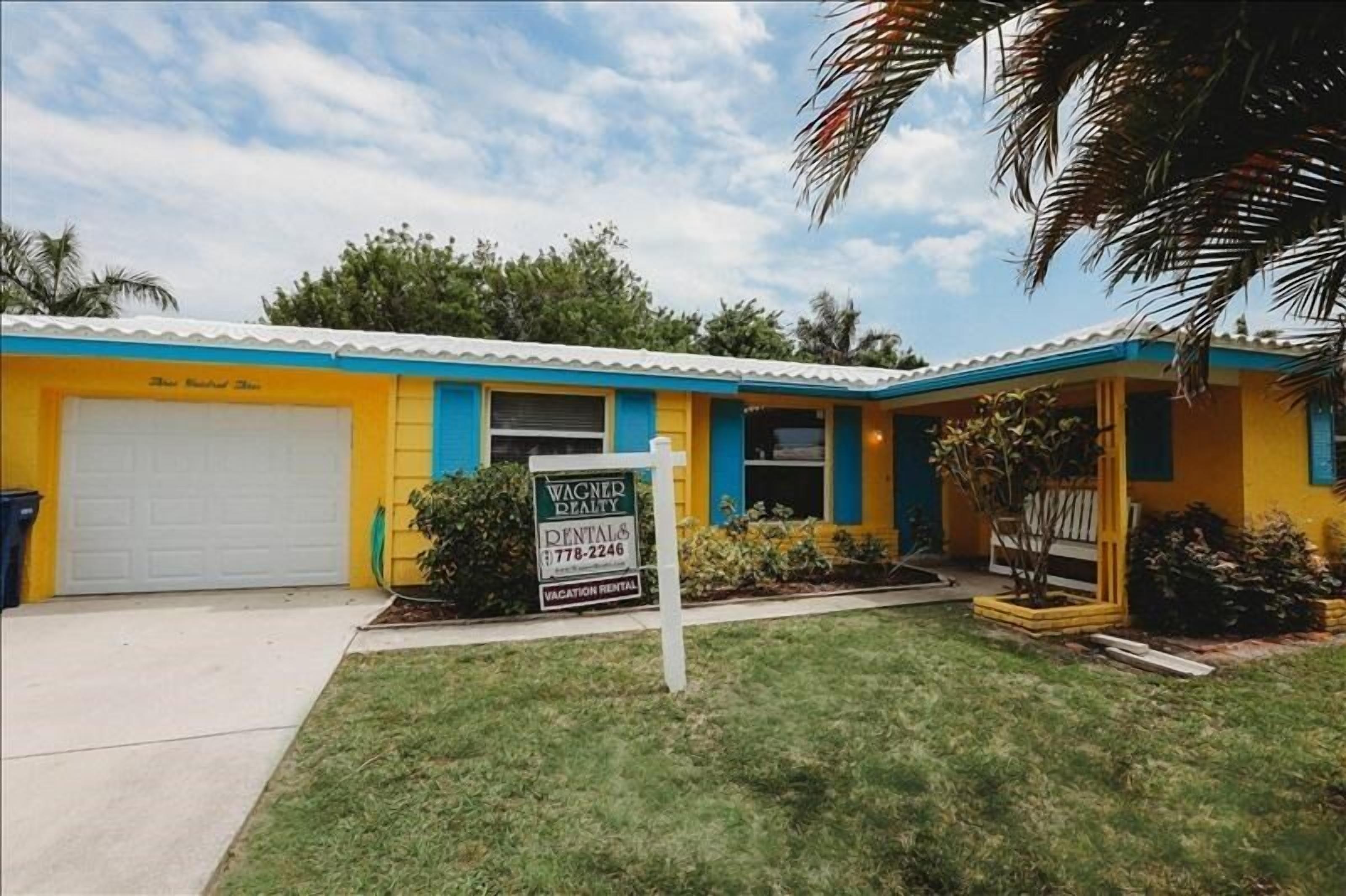 Holmes Beach private home - 2 blocks to the beach!