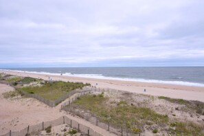 On the beach - Quaint, charming 1-bedroom oceanfront condo with free WiFi and a spectacular ocean view conveniently located midtown and steps to the beach! (Ocean City)