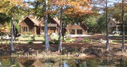 Luxury on Lake Seminole, Relaxing Getaway, Private Dock, Gorgeous Sunsets, Canoe
