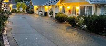 WARM AND INVITING, PEACEFUL No steps, Wide doorways , Recliner, Garage