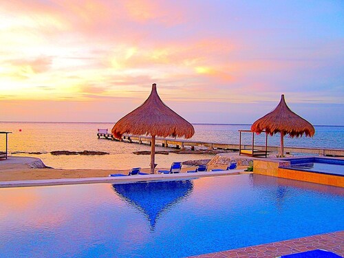 Luxurious Beachfront Retreat in Cozumel - Your Ultimate 4 Bdrm vacation haven! 