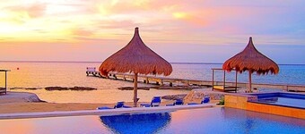 Luxurious Beachfront Retreat in Cozumel - Your Ultimate 4 Bdrm vacation haven! 