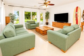 Smart TV, DVD player, stereo - Luxurious Beachfront Retreat in Cozumel - Your Ultimate 4 Bdrm vacation haven! (Cozumel)