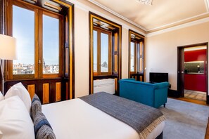 In-room safe, iron/ironing board, free WiFi, bed sheets