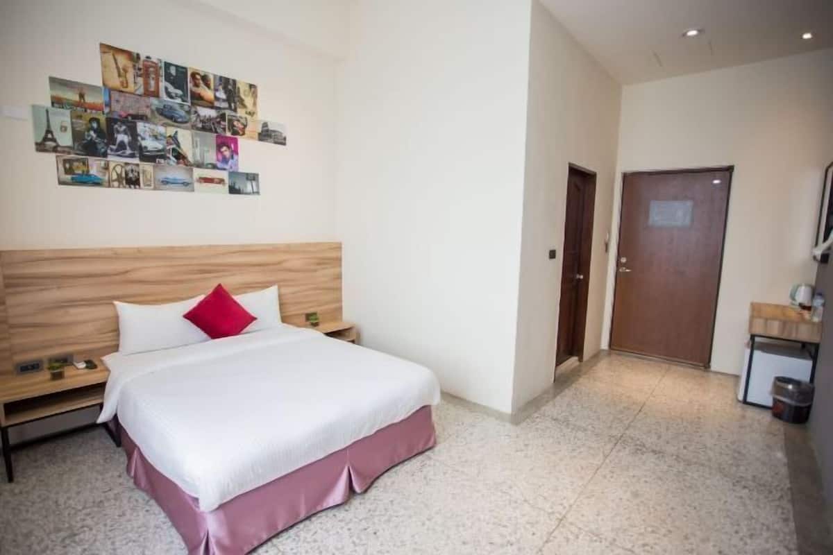 Desk, blackout drapes, free WiFi, bed sheets