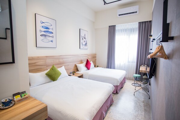 Firemannsrom – standard, 2 dobbeltsenger | Skrivebord, blendingsgardiner, wi-fi (inkludert) og sengetøy